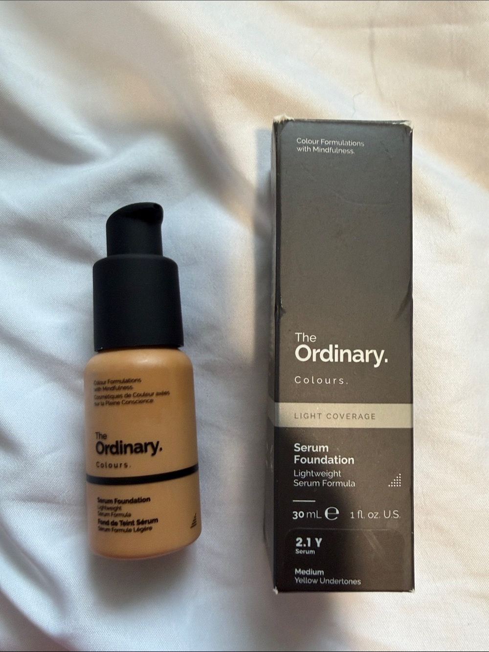 The Ordinary Serum Foundation - Medium Yellow Tone (beige, black)